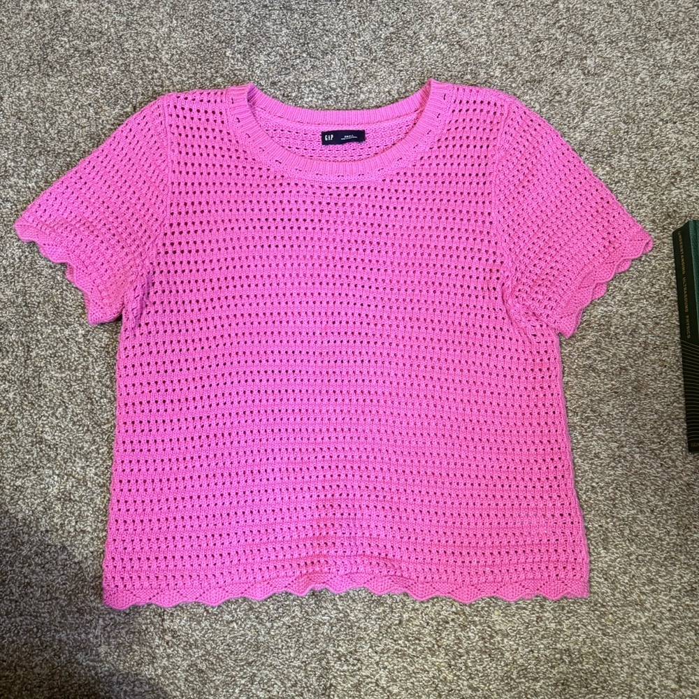 Gap crochet top size s